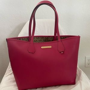 Good condition. Fuchsia/pink